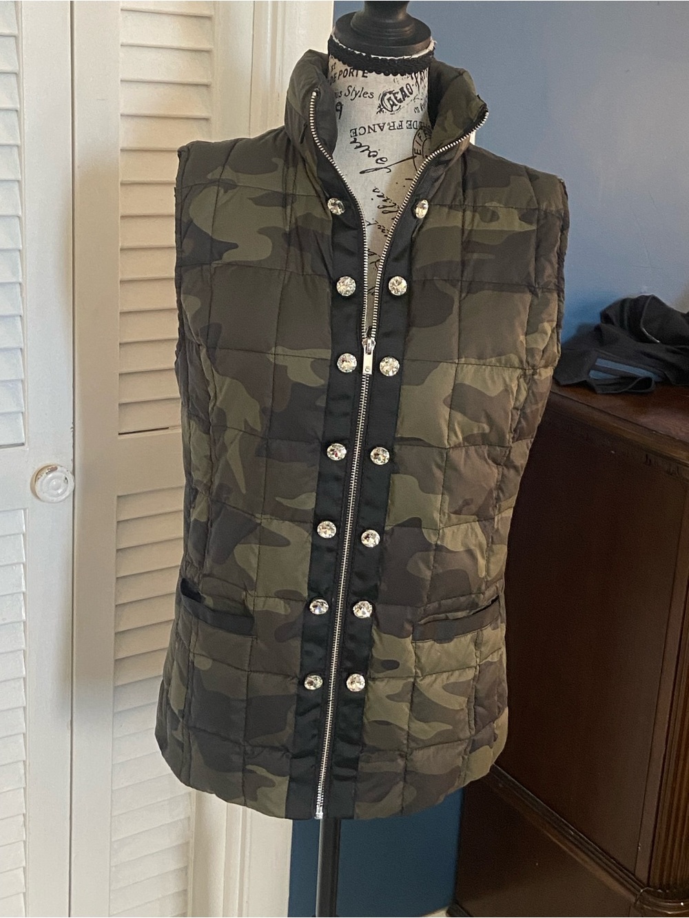 Women's Camouflage Quilted Vest with Jewel Buttons - Olive Camo
